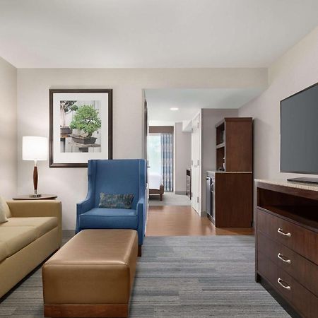 Hilton Garden Inn Stony Brook Exteriör bild