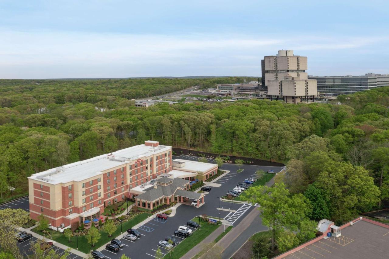 Hilton Garden Inn Stony Brook Exteriör bild