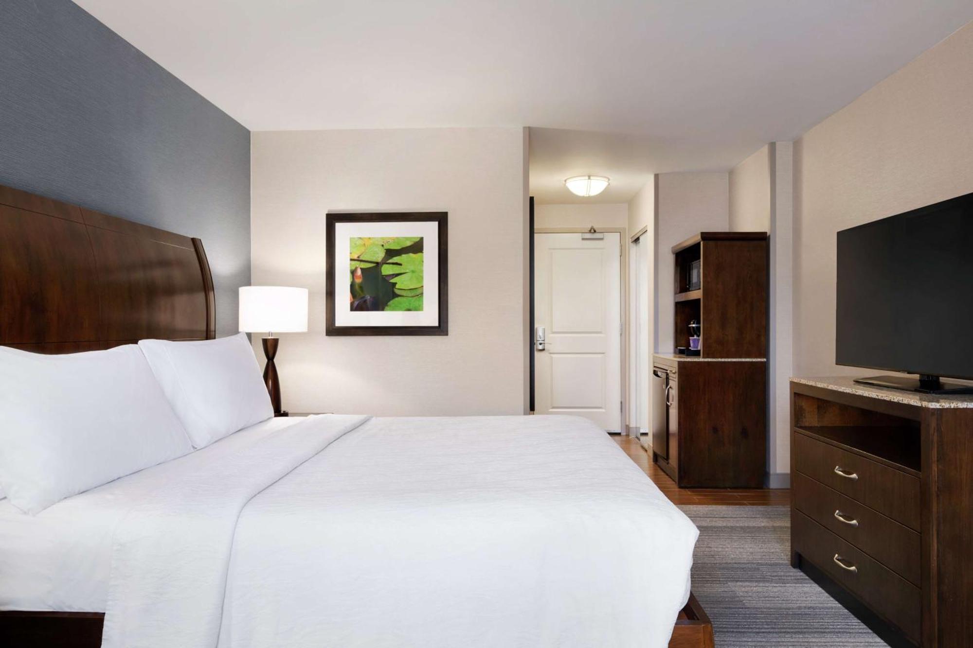 Hilton Garden Inn Stony Brook Exteriör bild