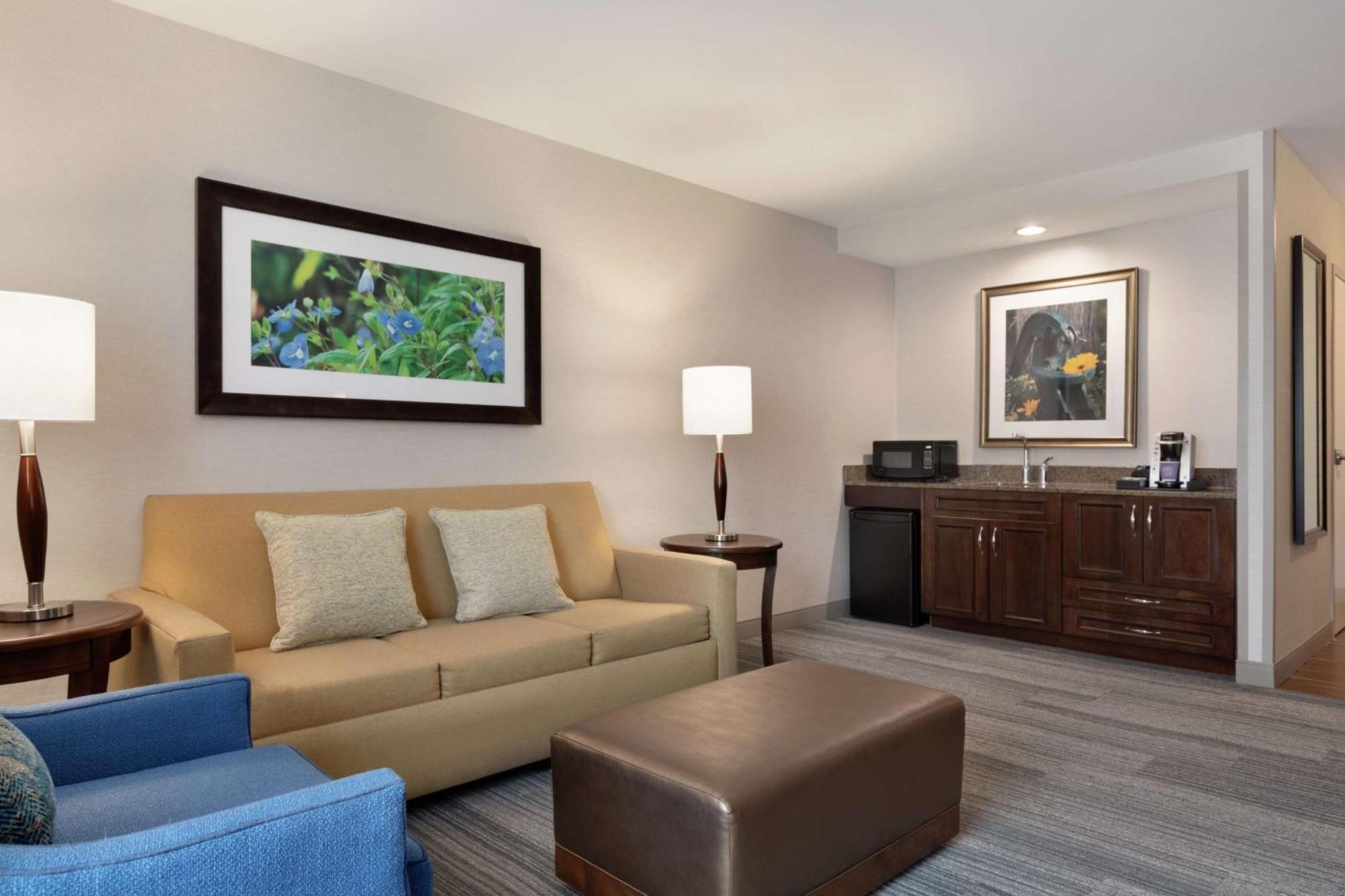 Hilton Garden Inn Stony Brook Exteriör bild