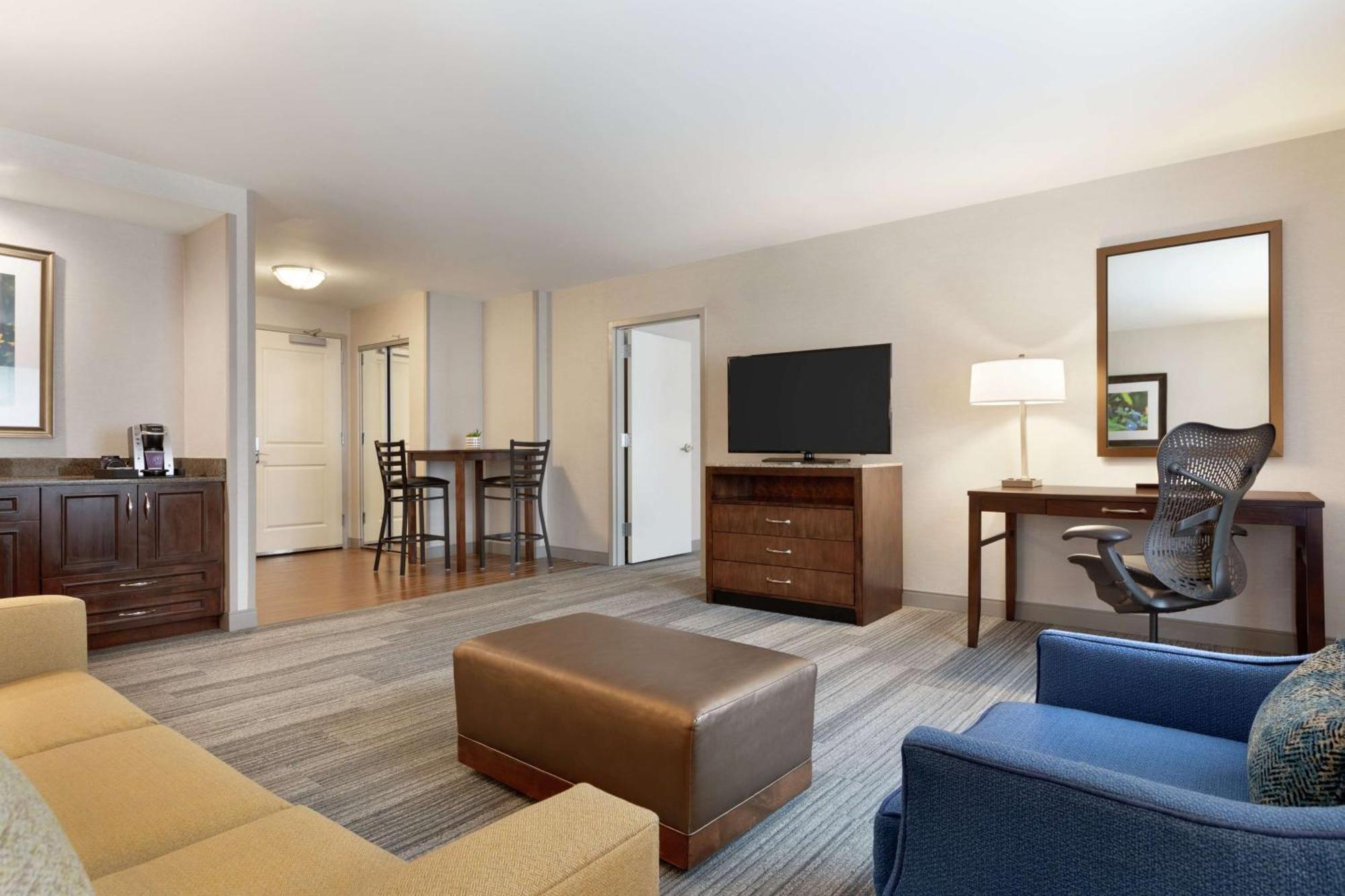 Hilton Garden Inn Stony Brook Exteriör bild