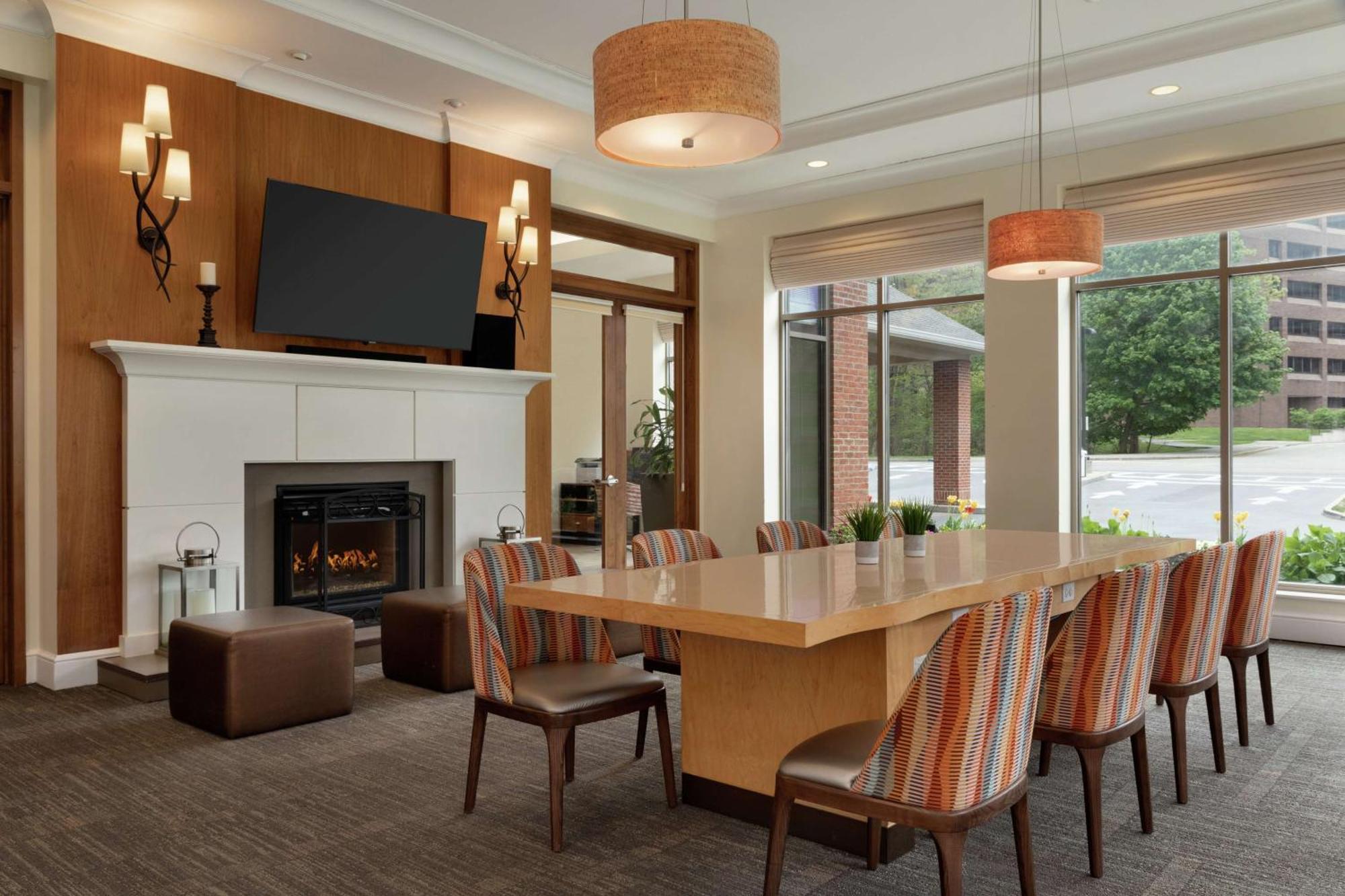 Hilton Garden Inn Stony Brook Exteriör bild