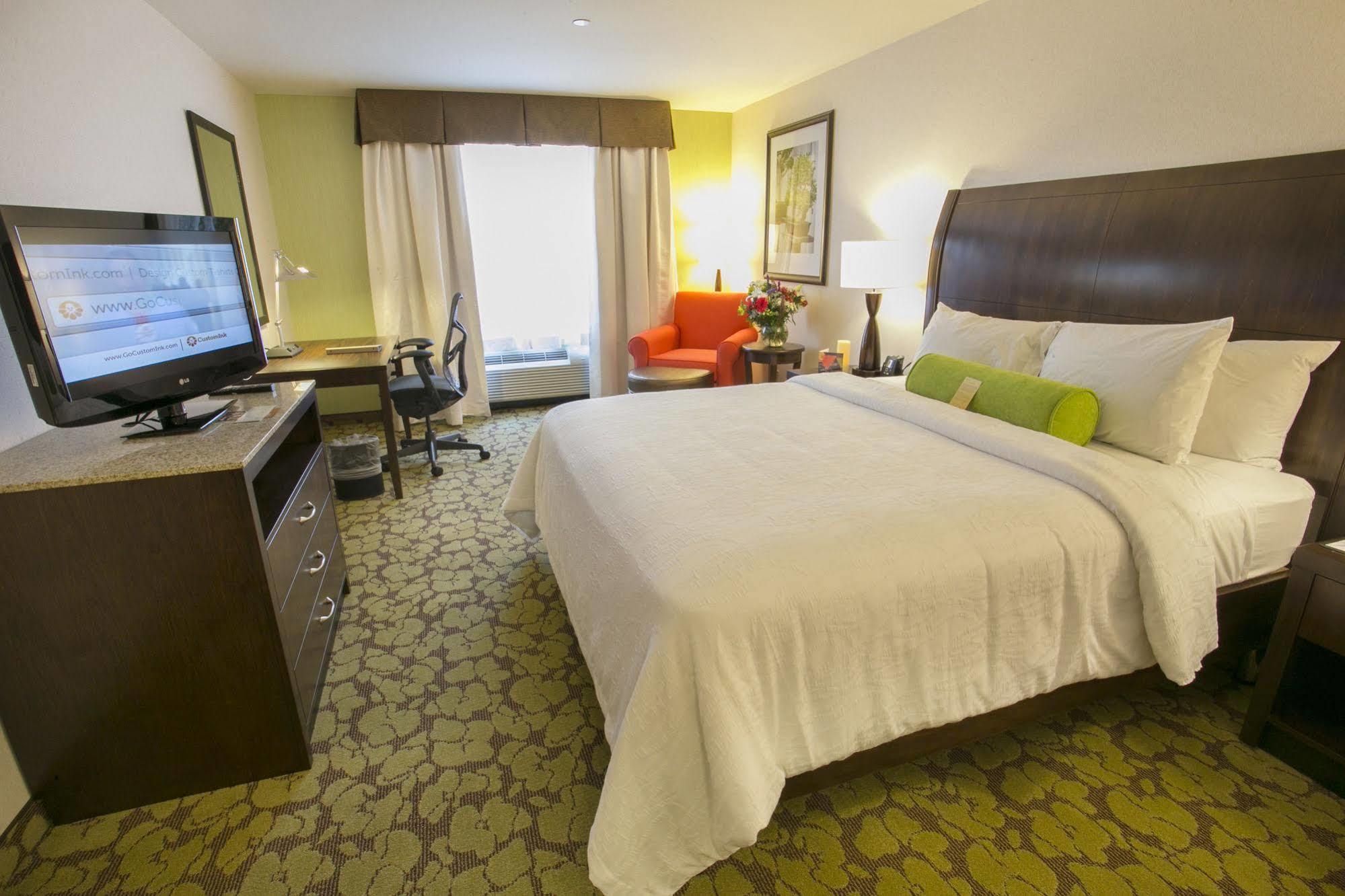 Hilton Garden Inn Stony Brook Exteriör bild